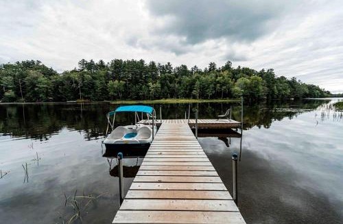 Belgrade House | Unique Pet Friendly Treehouse with Hot Tub on the Edges of Belgrade Stream with Direct Access to Messalonskee Lake, Maine