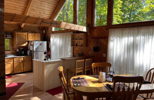 Woodsville Ski Chalet | UP NORTH - Charming Chalet