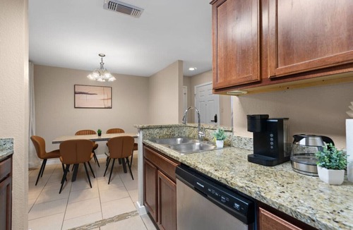 McNeil House | Up to 16 People - Mins 2 Downtown - Luxury Home