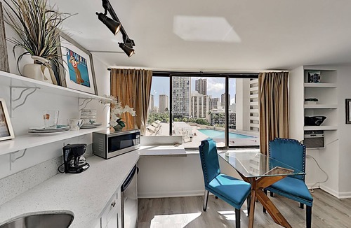 McCully - Moiliili Condo | Upbeat Hawaiian Monarch Studio | Pool + Gym