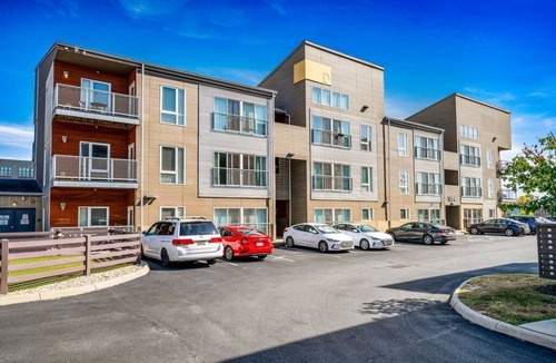 Grandview Heights Apartment | Updated 2-Bedroom with a pool and hot tub