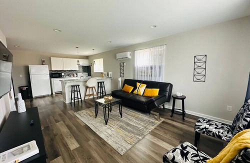Reading Apartment | Updated 2BR Near Blue Ash & Downtown Cincinnati | Ideal for Long Stays