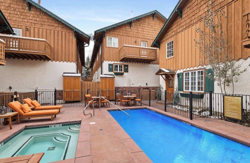 Downtown House | Updated 4 BR 4.5 BA, AC, Pool