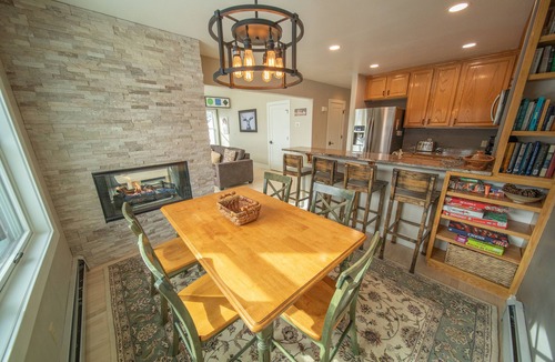 Mountain House House | Updated Townhome | Deck w/Mountain Views, Hot Tub