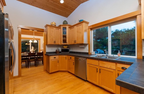 Warrenton House | Upscale Beach Retreat * KC's Serenity By The Sea
