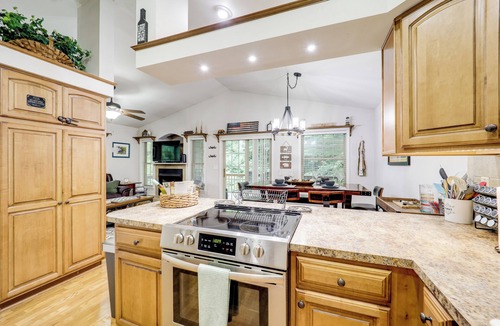 Newland House | Upscale Blue Ridge Mtns Escape: Great for Groups!