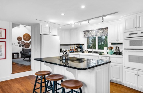 Kennebunkport House | Upscale Home Minutes to Dock Square - Dog & Family Friendly, 3 Bed/3 Bath