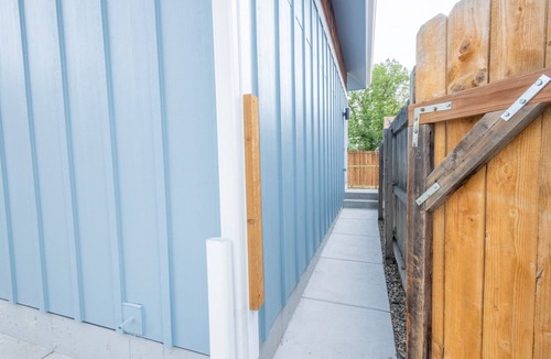 Sunnyside Apartment | Upscale Two Bedroom Carriage House with Workspace