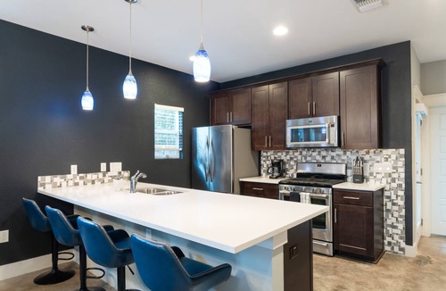 Govalle Cottage | Upstay Entertainment Hub w Games & Outdoor Firepit