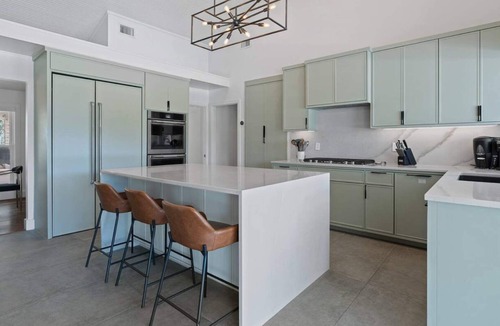 Pleasant Valley House | Upstay Modern Home Near Golf Course and Downtown