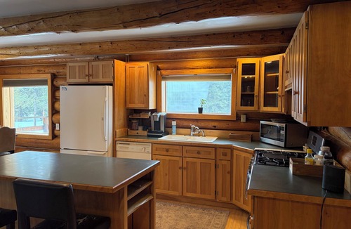 McKinley Park House | Bush Lodging 4-bedroom house 10 mins from Denali National Park and Preserve
