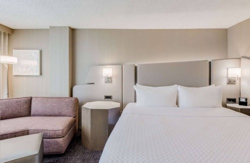 Downtown Denver Hotel | Vacation Starts Here! Near Larimer Square, Pet-Friendly