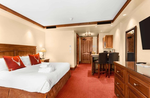 Vail Hotel | Vail Escape, Hot tub and Mountainside Fire Pits, Free Winter Ski Valet, Parking!