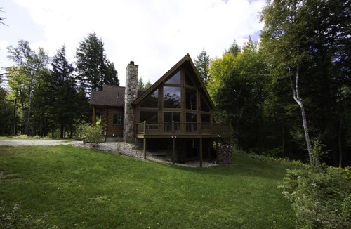 Sunday River Area House | Vail Log Cabin - Large Custom Log Home. Spacious, family-friendly and close to Sunday River