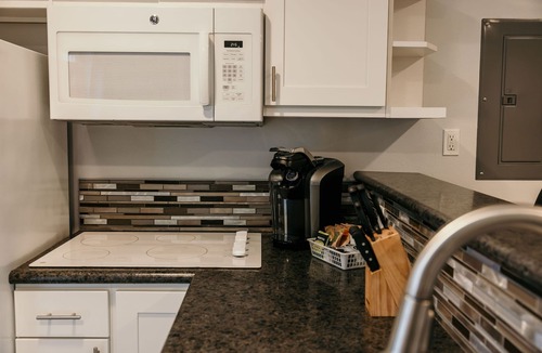 Sitka Condo | Vance Towers B: 1 BR, 1 BA Condominium in Sitka, Sleeps 2