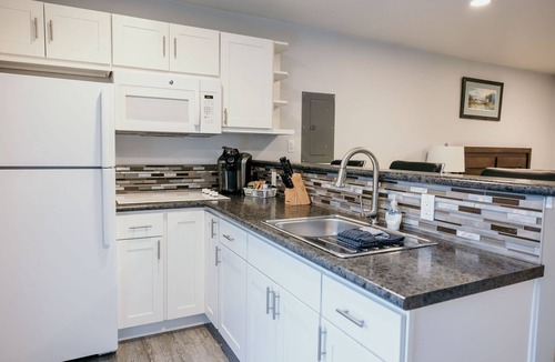 Sitka Condo | Vance Towers C: 1 BR, 1 BA Condominium in Sitka, Sleeps 2