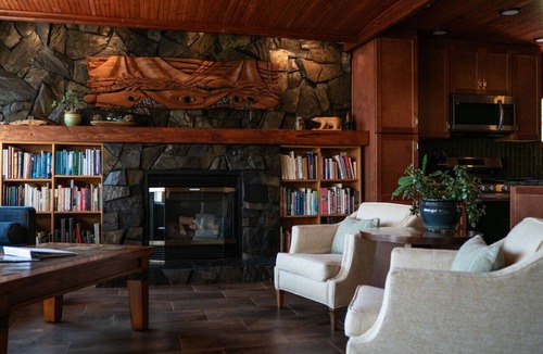 Lowell Point Villa | Vessel Beach House - Starboard, Beachfront Retreat Sleeps 6