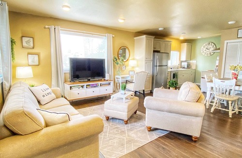 Summit Cottage | Vickery Cottage - Charming, Cozy, & Comfy