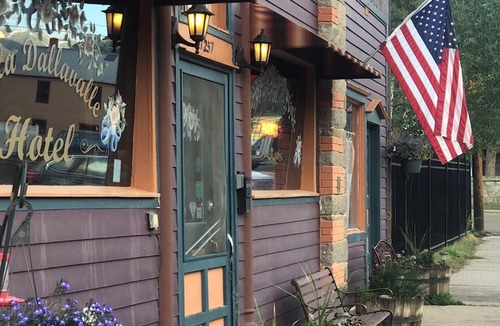 Silverton Villa | Villa Room 2 Summary: