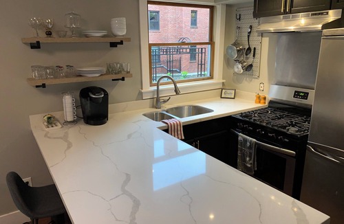 Stevens Condo | Vintage Capitol Hill Condo w/Secure Parking & Close to Light Rail