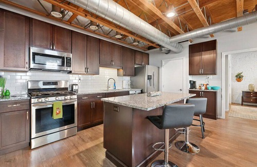Short North Apartment | Vintage Vibes: Open & Relaxed in Short North