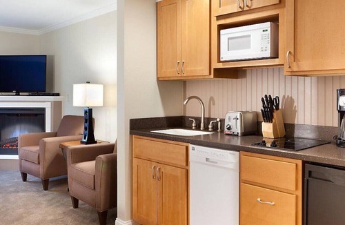 Lincoln Condo | Visit the beautiful Northeast scenery in this Studio Apt with resort amenities