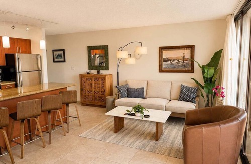 Waikiki Condo | Waikiki Banyan - Ocean View, Free Parking, Beach Gear plus lots of extras!