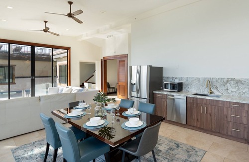 Kuliouou - Kalani Iki House | Wailupe Seaside Haven: Beachfront Luxury Home w/Pool & in City Proximity