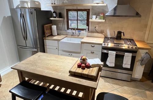 Historic Montford Cottage | Walk Everywhere- Cute Downtown Carriage House with Yard
