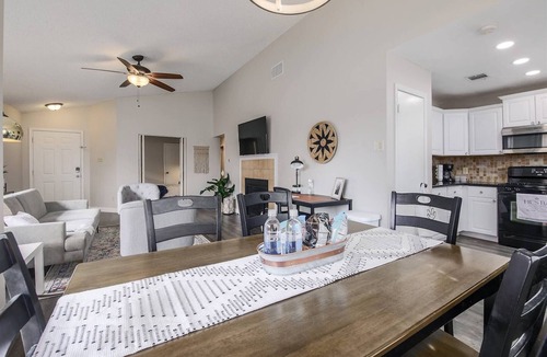 Milwood House | Walk to Apple | 5 Min to Domain 3BR