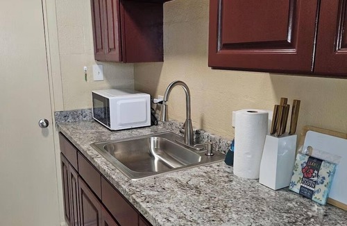 Keaukaha Apartment | Walk to Beach Garden Balcony + Workspace