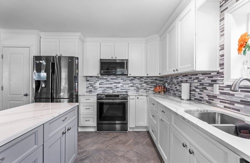 Tranquil Harbour House | Walk to Beach Hot Tub Pool Table Ideal for Long Stays