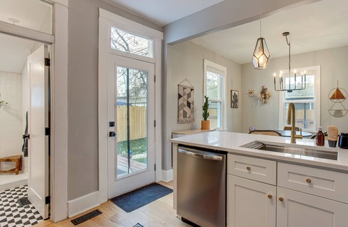 Berkeley Apartment | Walk to Eats! Tennyson Haven w/Pet-friendly Yard