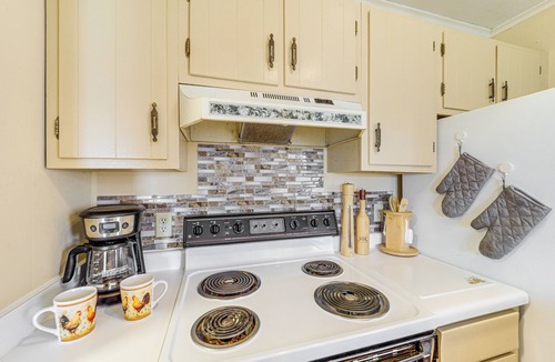 Beech Mountain Apartment | Walk to Hiking & Skiing: Beech Mountain Condo