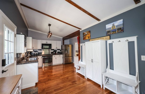 North Conway House | Walk to North Conway Village Shops, Dining & Fun