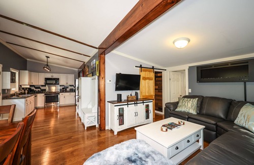 North Conway House | Walk to North Conway Village Shops, Dining & Fun