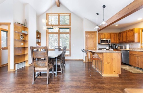 Old Town House | WALK TO RESORT. HOT TUB,TRAILS,MTN BIKING,