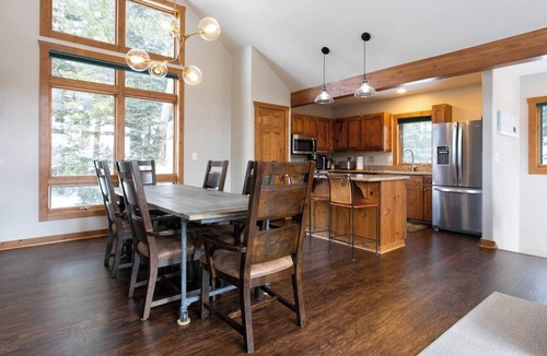 Old Town House | WALK TO RESORT. HOT TUB,TRAILS,MTN BIKING,