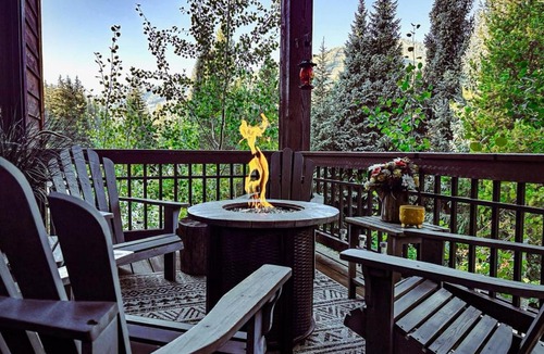 Old Town House | Walk to Slopes 2 Hot Tubs Spectacular Views