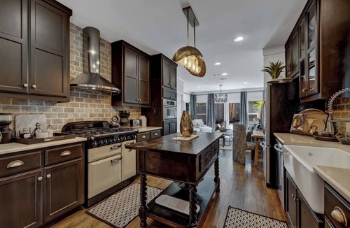 South River City House | Walk to SOCO | Austin Luxury | Hot Tub | Fire Pit