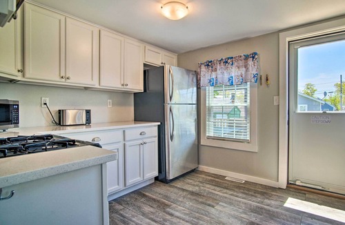 Wareham Center Cottage | Walk to Swift's Beach! Classic Cottage w/Deck