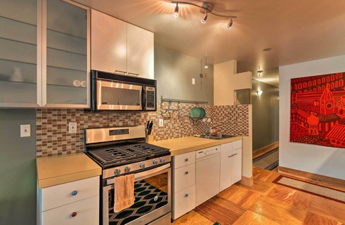 South Addition Condo | Walk to Town & Coast: Anchorage Condo w/Fireplace