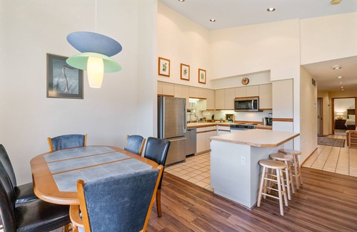 Downtown Leavenworth Condo | Walk to Town + Mountain & Golf View + Pool and Hot Tub + Top Floor
