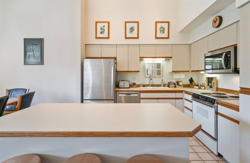Downtown Leavenworth Condo | Walk to Town + Mountain & Golf View + Pool and Hot Tub + Top Floor