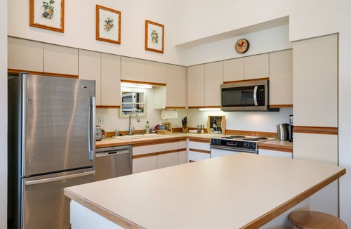 Downtown Leavenworth Condo | Walk to Town + Mountain & Golf View + Pool and Hot Tub + Top Floor