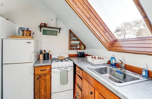 Warrenton Apartment | Walkable Location, Historic Setting: Warrenton Apt