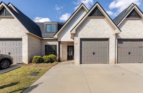 Auburn House | War Eagle Landing