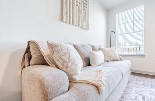Matthews Apartment | Warm, Inviting 2BD Apt In Matthews