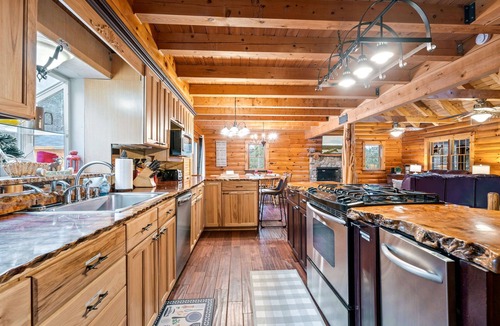 East Wakefield House | Warm Lakefront Log Cabin · Hot Tub · Game Room