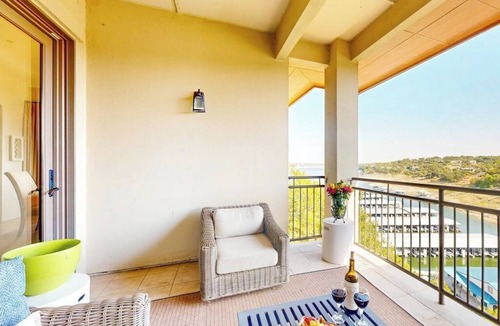 Lakeway Condo | Waterfront All-Suite w/Private Balcony – On-Site Dining, Spa & Marina